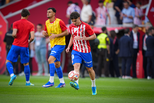 Atletico de Madrid - Real Sociedad (final Copa del Rey 2026) — Copa del Rey — Julián Álvarez, Atlético de Madrid, calentamiento