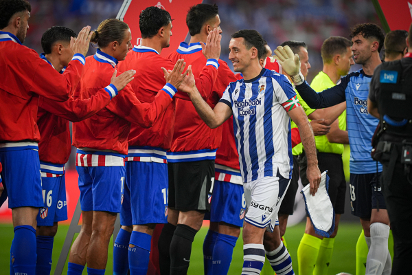Atletico de Madrid - Real Sociedad (final Copa del Rey 2026) — Copa del Rey — Mikel Oyarzabal, saludo, protocolo