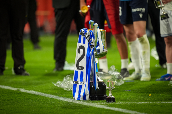 Atletico de Madrid - Real Sociedad (final Copa del Rey 2026) — Copa del Rey — Copa del Rey, Aitor Zabaleta, trofeo