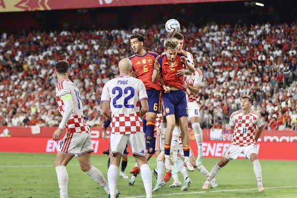 seleccion española de futbol — Dean Huijsen, Mikel Merino, seleccion española de futbol